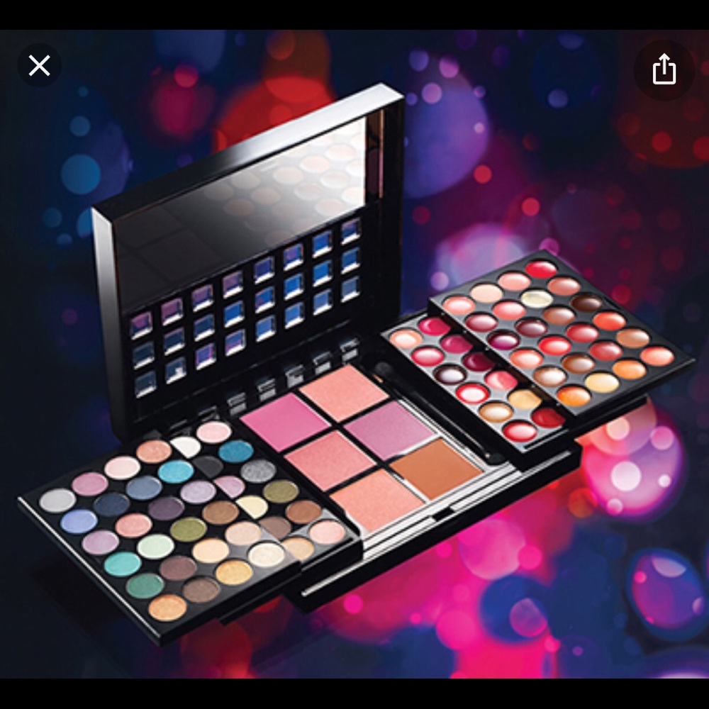Mega Makeup Pallet